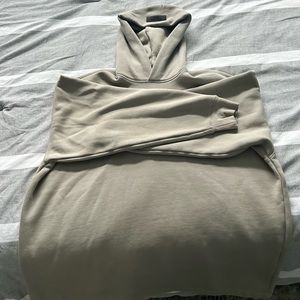 Fear of God Essentials pullover hoodie. Size L worn 1 time.